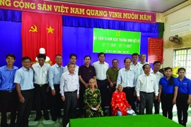 THĂM HỎI PHỤNG DƯỠNG BÀ MẸ VIỆT NAM ANH HÙNG